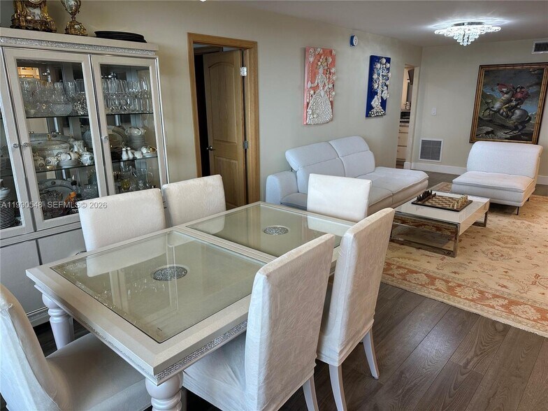 Building Photo - 6039 Collins Ave