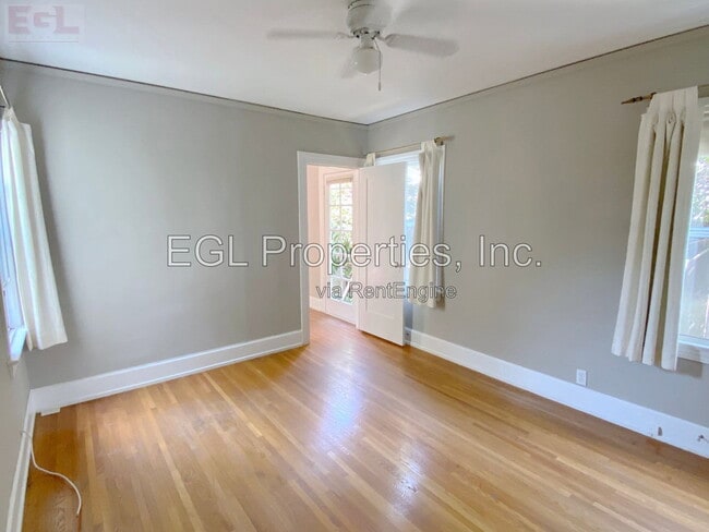 Building Photo - 1203 Poinsettia Dr
