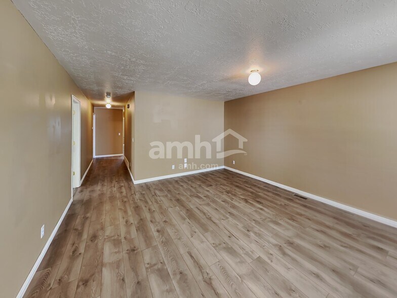 Building Photo - 1886 Juniper Dr
