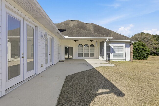 Building Photo - Ivy Park Brick Home 4 bedroom 3 1/2 baths