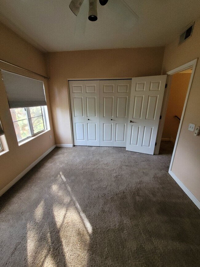 Building Photo - 4465 E Paradise Vlg Pkwy S