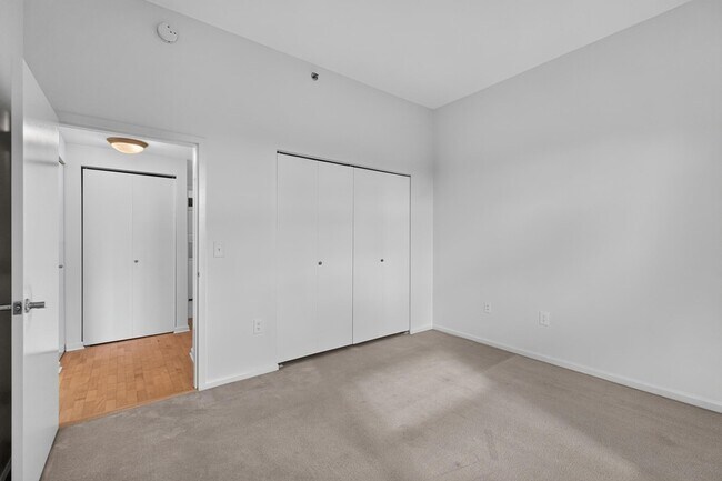 Building Photo - 102 Christopher Columbus Dr