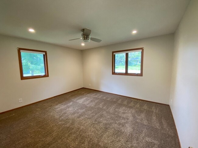 Building Photo - Beautifully Remodeled 4 Bedroom