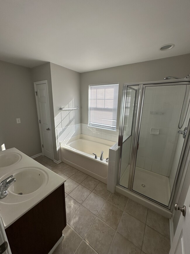 Primary Bathroom - 11721 Coppergate Dr