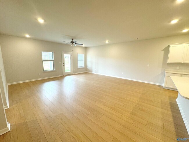 Building Photo - 139 Little Britain St