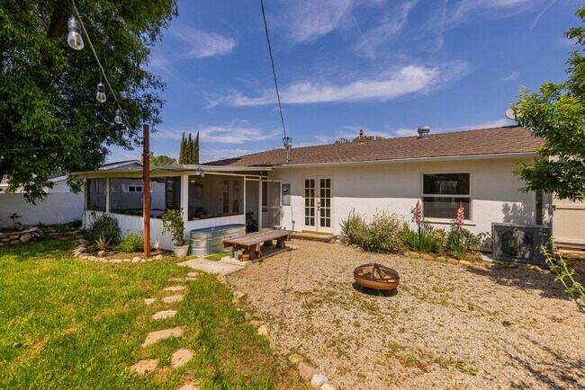 Building Photo - Oak View 3 bedroom 2 bath