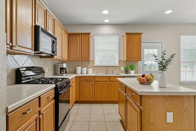 Building Photo - 125 Pine Cove