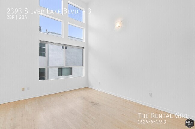 Building Photo - Spacious Silver Lake Townhome | Multi-Leve...