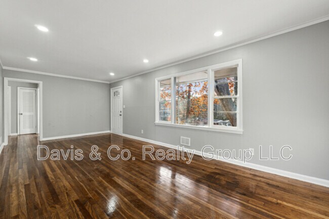 Building Photo - 2385 Tilson Rd