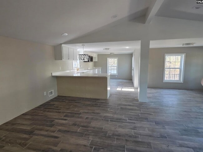 Building Photo - 105 Woodland Dr