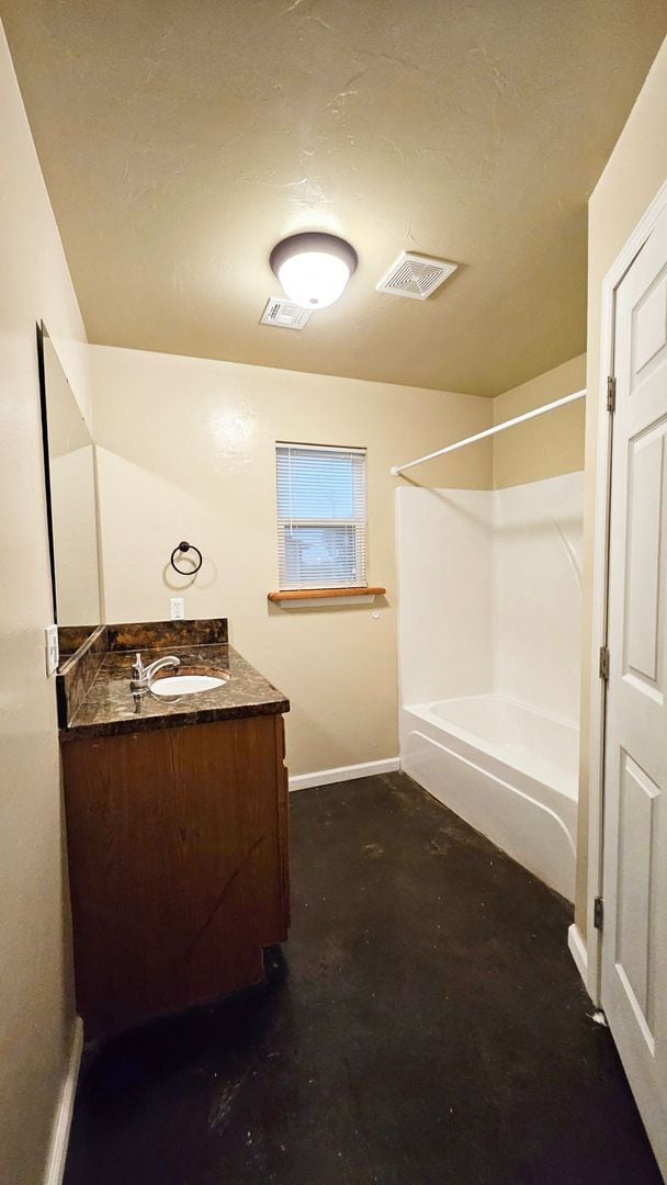 Building Photo - Rural Living- 4 bed/2.5 bath-Piedmont