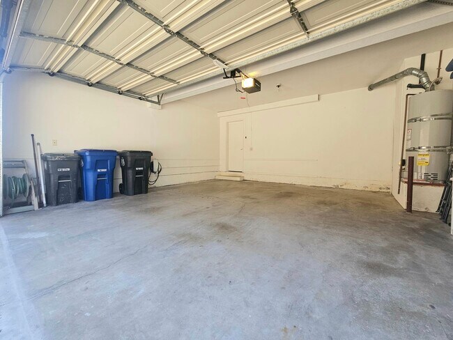 Building Photo - Beautiful 2-Bedroom Home Now Available