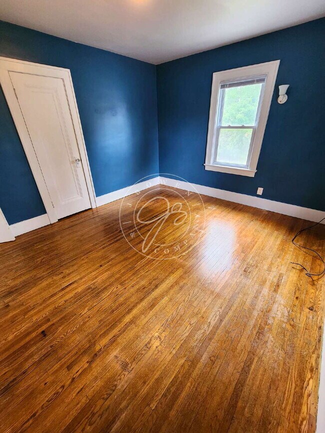 Building Photo - Charming 3-Bedroom Home with Spacious Rooms, Garage & Appliances Included!