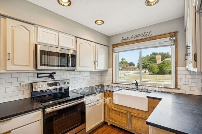 Building Photo - 3740 Racquet Ct