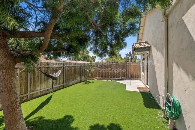 Building Photo - 832 Georgia St