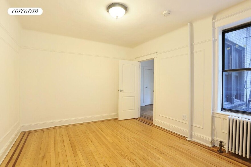 Primary Photo - 49 Willow St