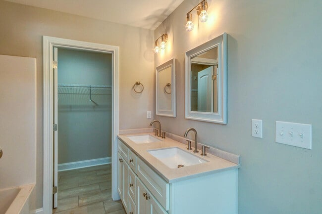 Building Photo - 184 Garden Gate Dr