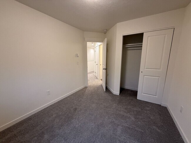 Building Photo - 1817 Spokane