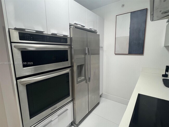 Building Photo - 100 Lincoln Rd