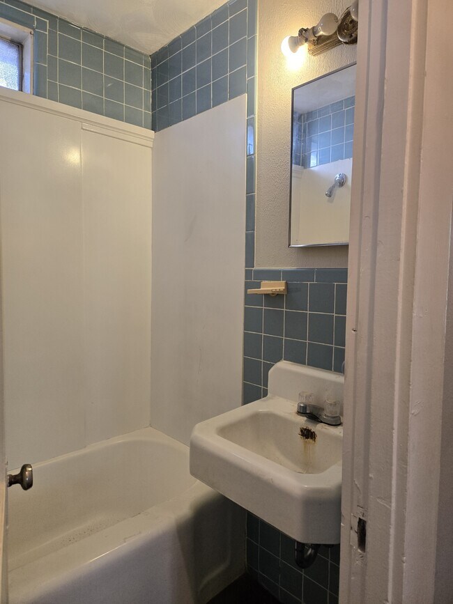 Building Photo - 1918 18th St