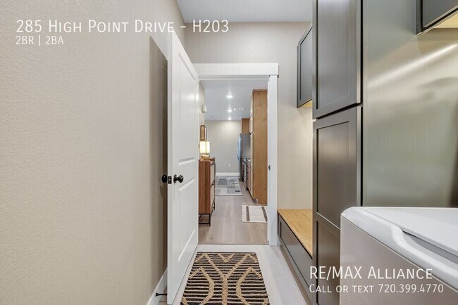 Building Photo - 285 High Point Dr