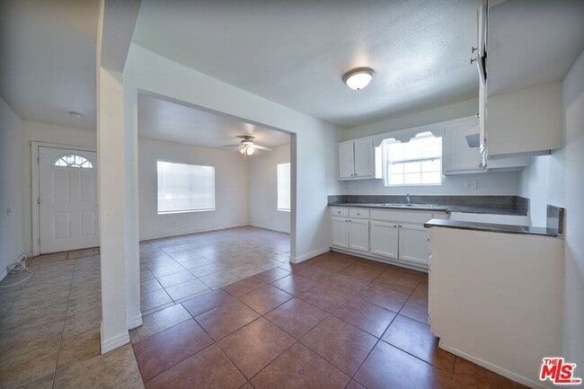 Building Photo - 642 W 109th Pl