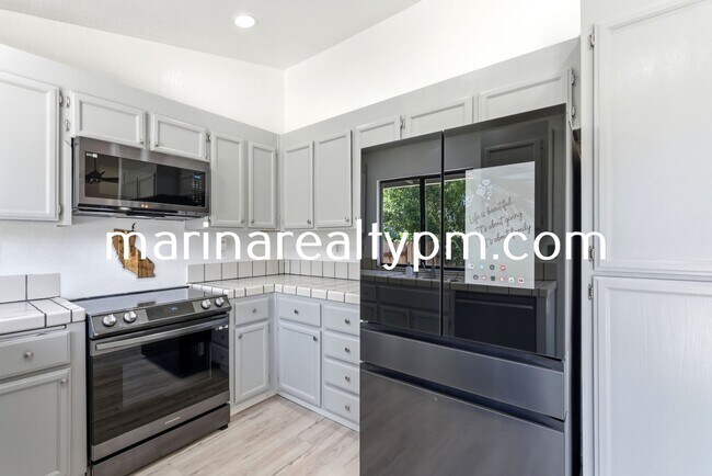 Building Photo - Home Sweet home-Beautiful remolded 3 bedroom 2 bathroom