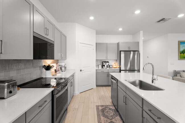 Building Photo - 5892 SE Sky Blue Cir