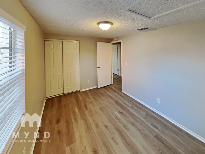 Building Photo - 7606 Woodland Oaks Ct