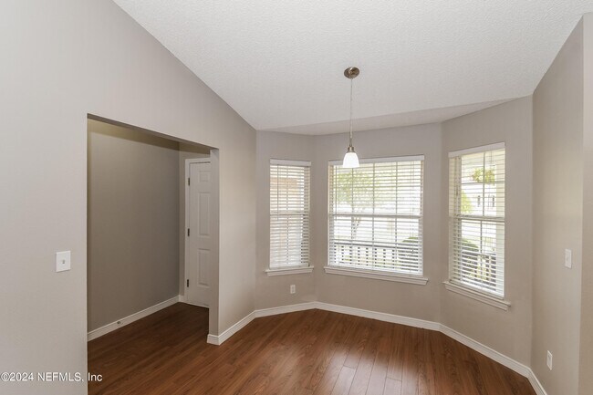 Building Photo - 10450 McGirts Creek Dr