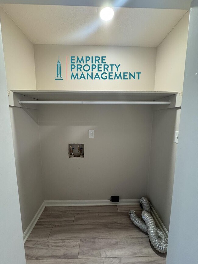 Building Photo - 9006 Mahogany Row SE