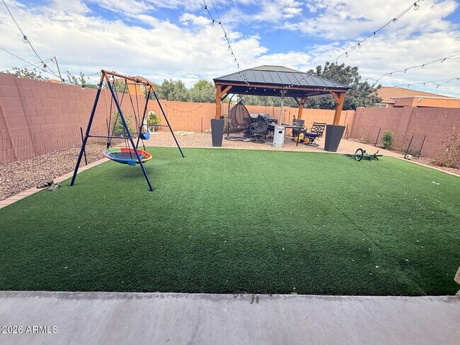 Building Photo - 6901 N 88th Dr