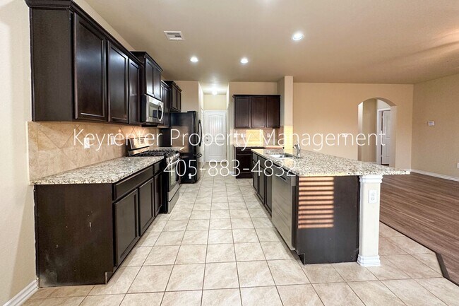 Building Photo - Stunning 5BD, 2 1/2 BTH Home Seconds away from John Kilpatrick Turnpike in YUKON!