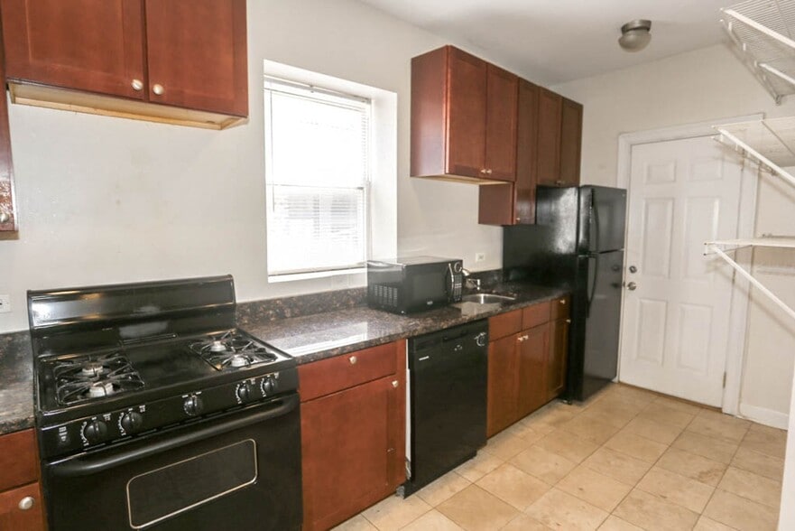 Building Photo - 1036 W Dakin St