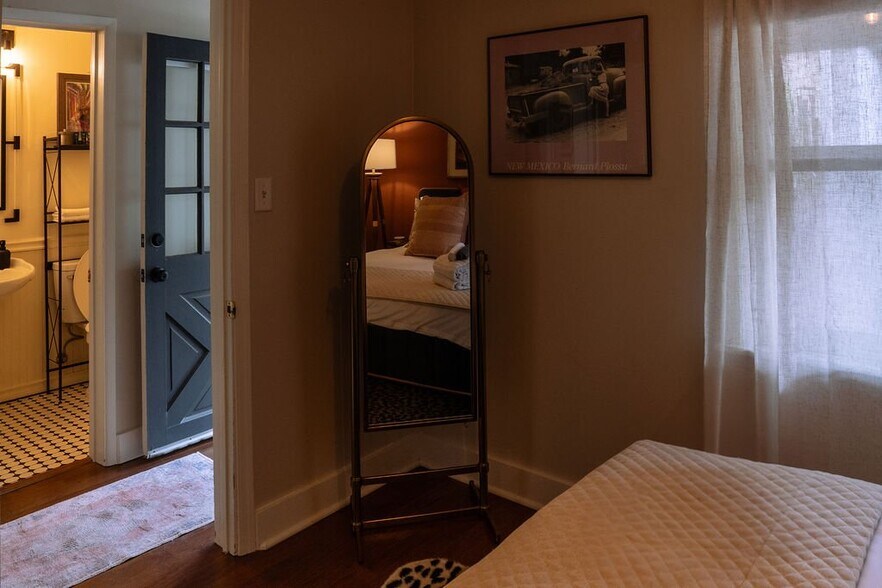 Building Photo - 112 E 16th St