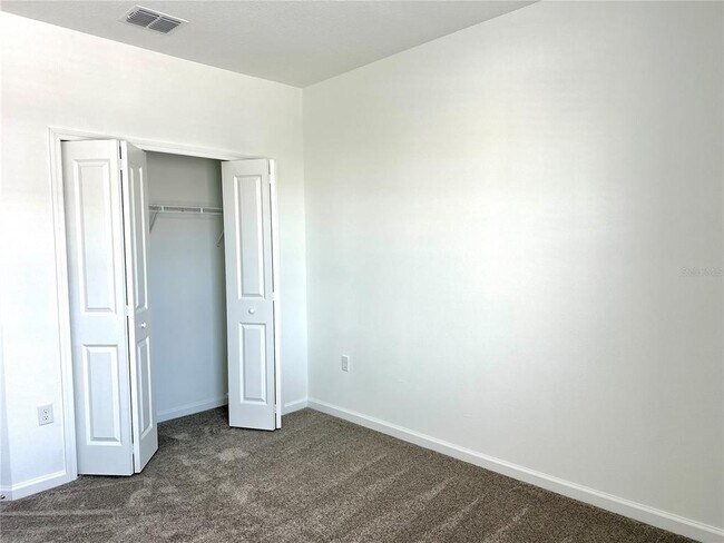 Building Photo - 2432 Skyline Lp