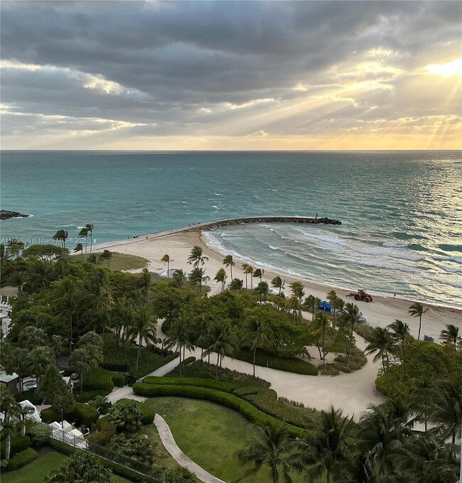 Building Photo - 10275 Collins Ave