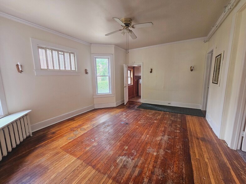 Building Photo - 333 W 6th St