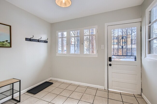 Building Photo - 1240 York St