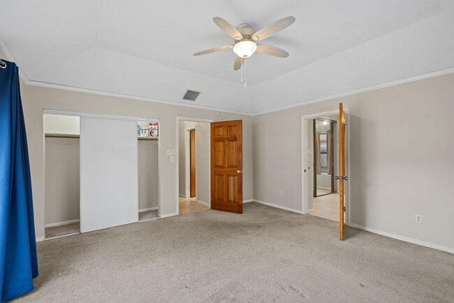 Building Photo - 815 Millpond Dr