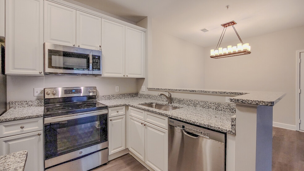 Building Photo - 7232 Althorp Way