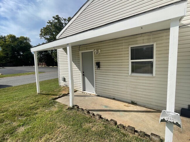 Building Photo - 1 Bedroom / 1 Bathroom in Downtown Springd...