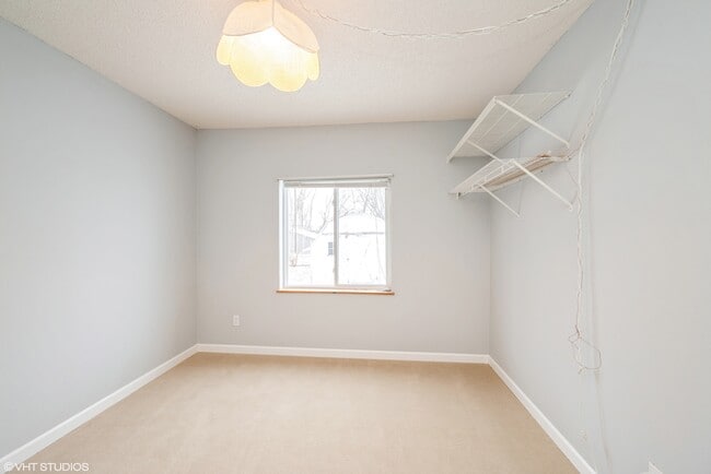 Building Photo - 3740 Kencrest Dr NE