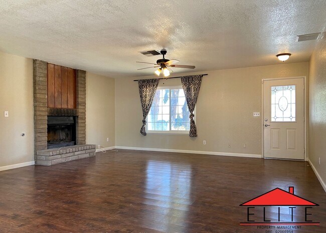 Building Photo - NORTHWEST SOLAR HOME!!