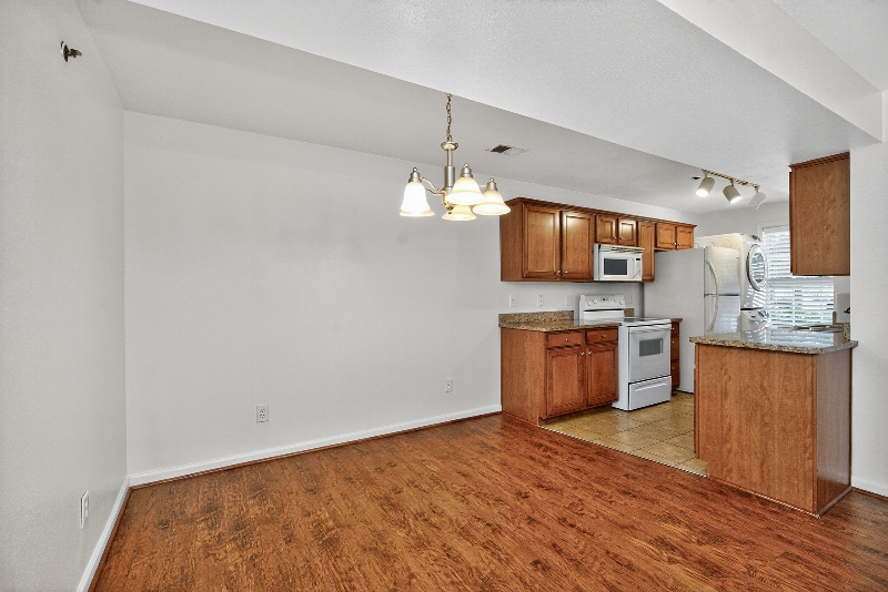 Building Photo - 858 Malabu Dr