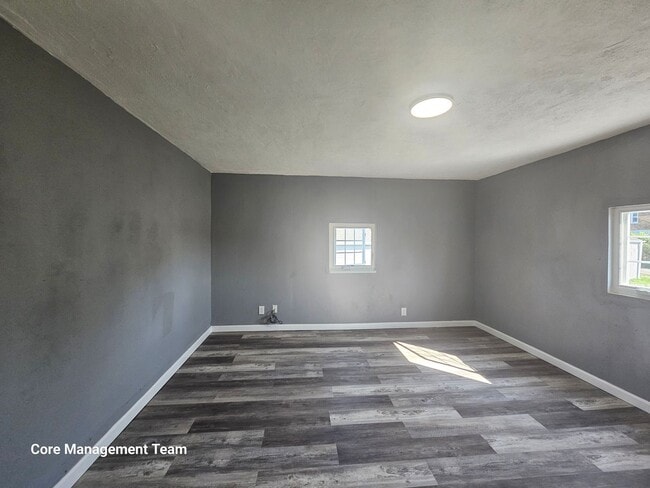 Building Photo - 2 bedroom 1 bath house for rent in West Mifflin