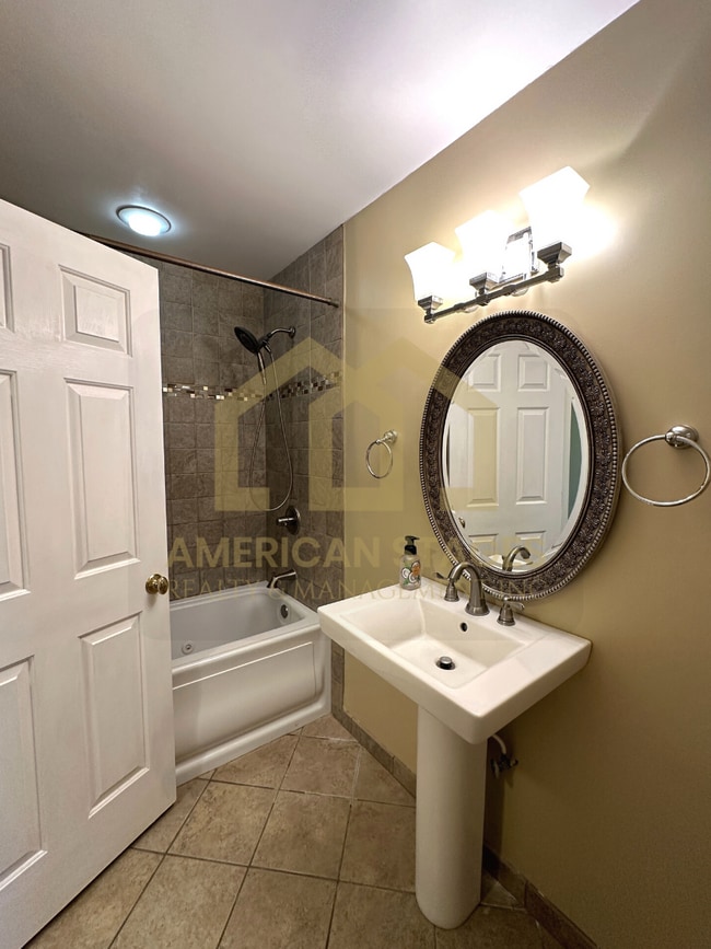 Building Photo - 3037 Buckthorn Ln