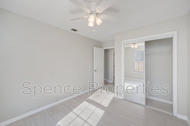 Building Photo - 440 Apple Dr