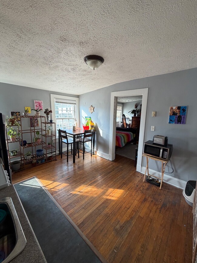 Building Photo - 406 N Loudoun St