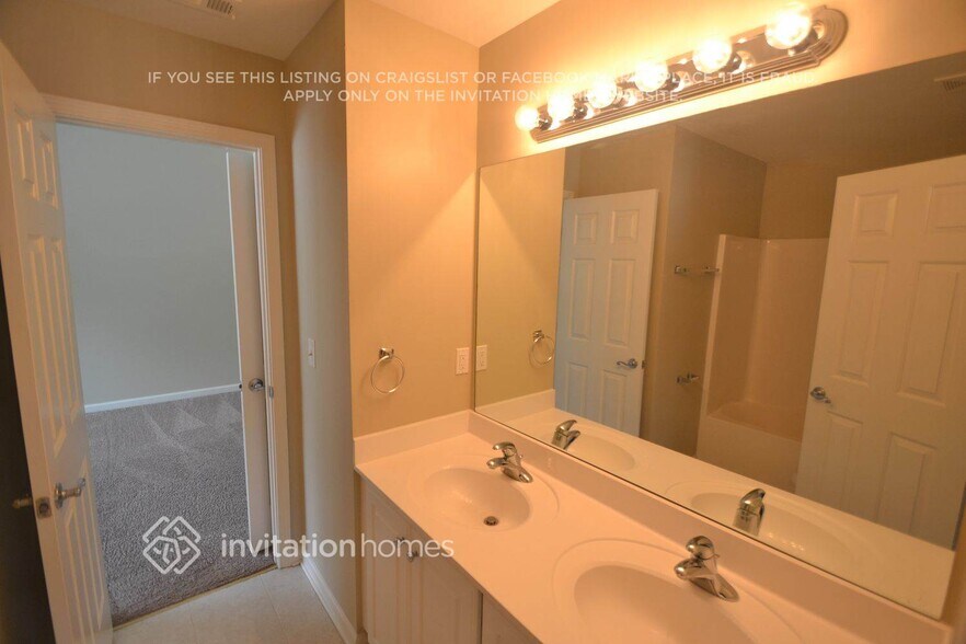 Building Photo - 9175 Waterford Ln
